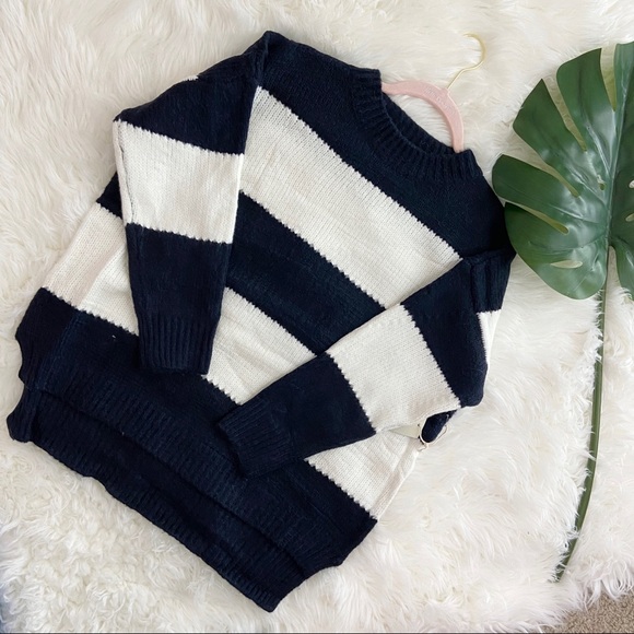 🌿 NAVY IVORY SWEATER🌿 - Picture 4 of 5